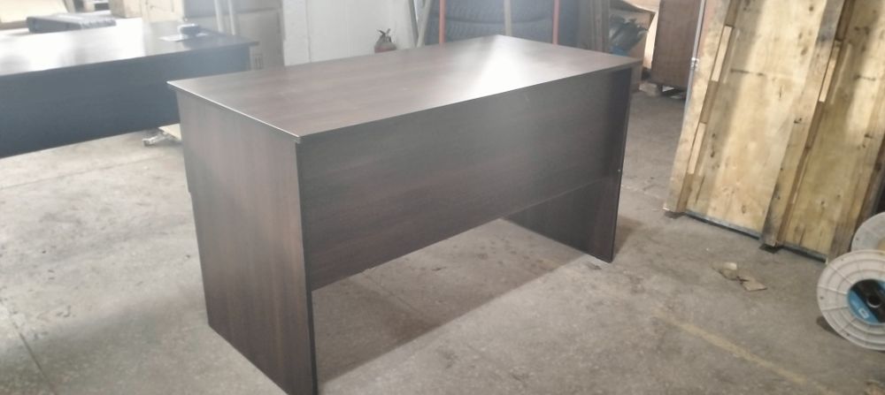 Продаю хорошие офисные столы