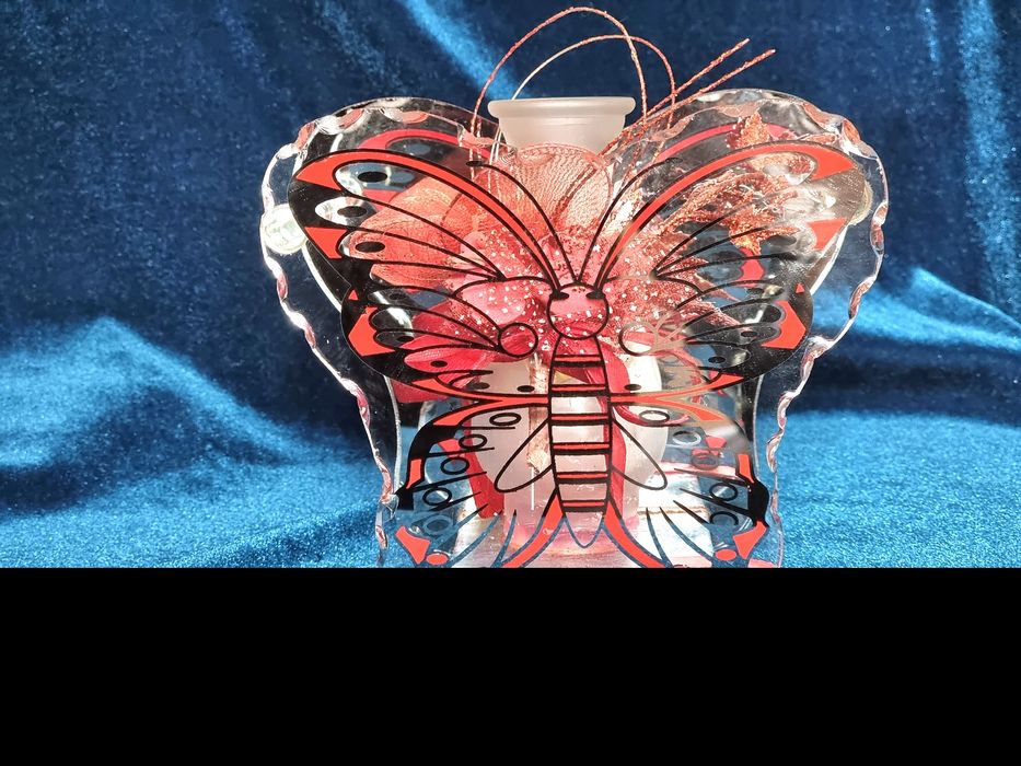 Ваза оригинальная красная с зеркальной подложкой