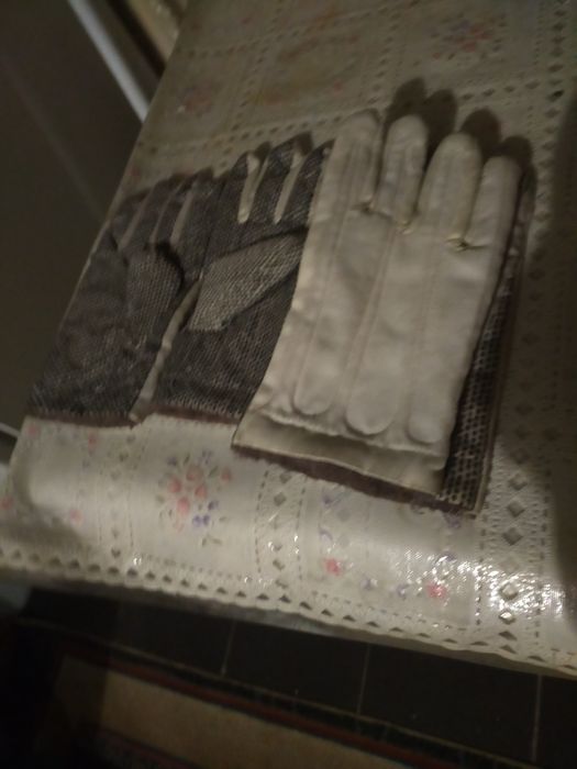 Перчатки рабочие, для сварки.