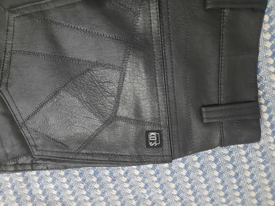 Брюки кожаные, мотоцикл.