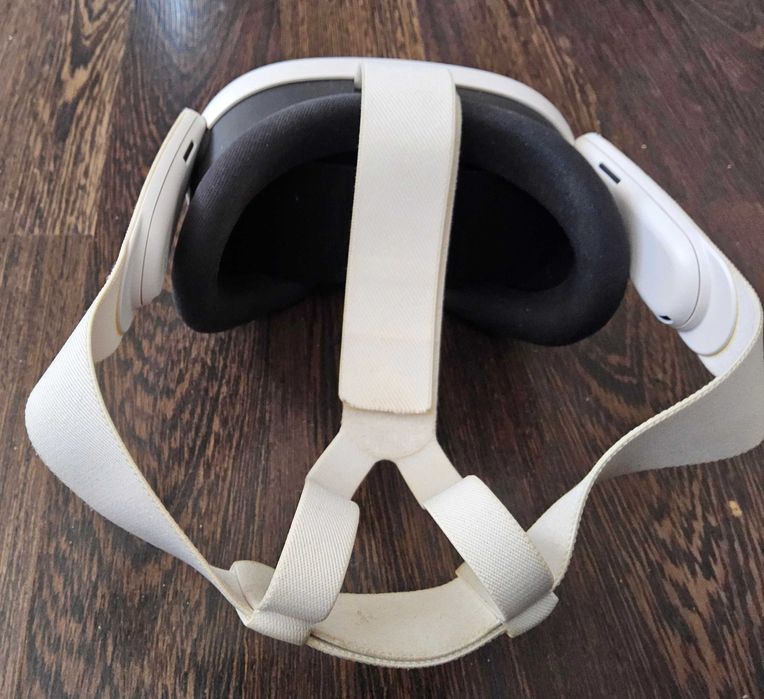 Meta Quest 3 cu accesorii