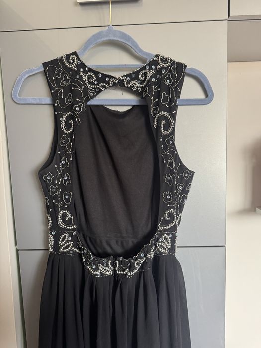 Коктейлна/бална рокля с гол гръб