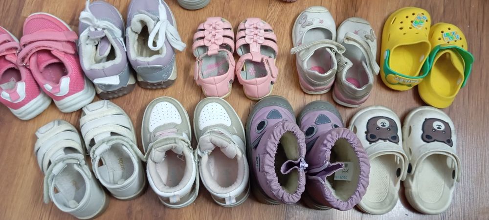 Продам детскую обувь