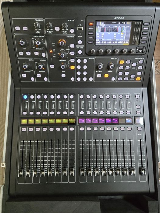 Микшерный пульт Midas M32R