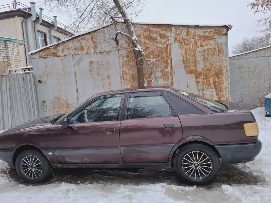 Аudi  89. 80 бензин. Газ