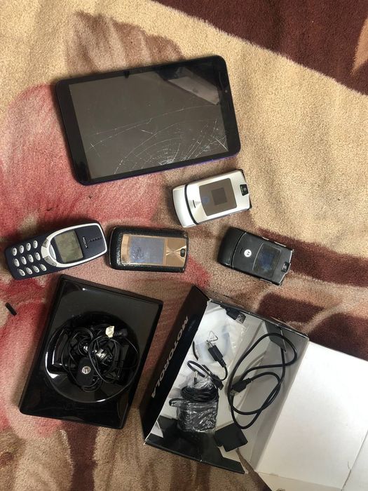 Motorola v3 Nokia 3310 planshet