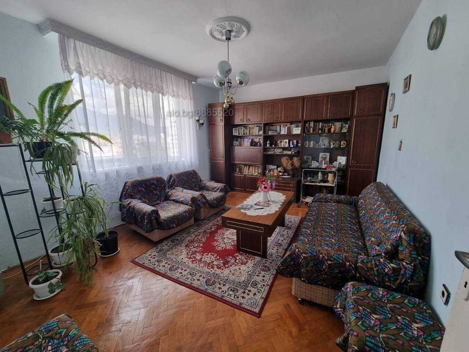 Топ център до Паспортна служба, двустаен, непоследен етаж