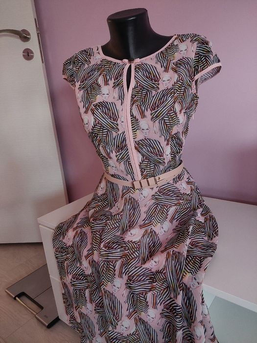 Нежна рокля в розов цвят