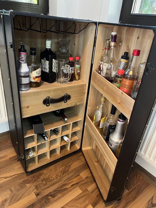 Cufăr bar / mini bar pe roți