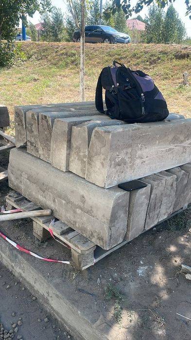 Продам дорожный бордюр бу