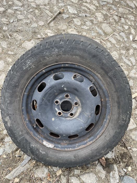 Vând două jante cu cauciucuri R15
