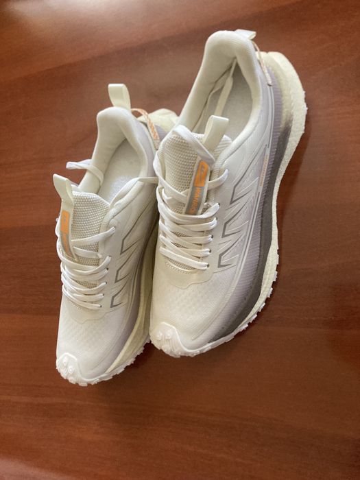 Мужские кроссовки новые