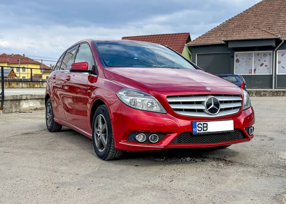 Mercedes-Benz B 180 Stare foarte buna, baterie noua, anvelope iarna si vara