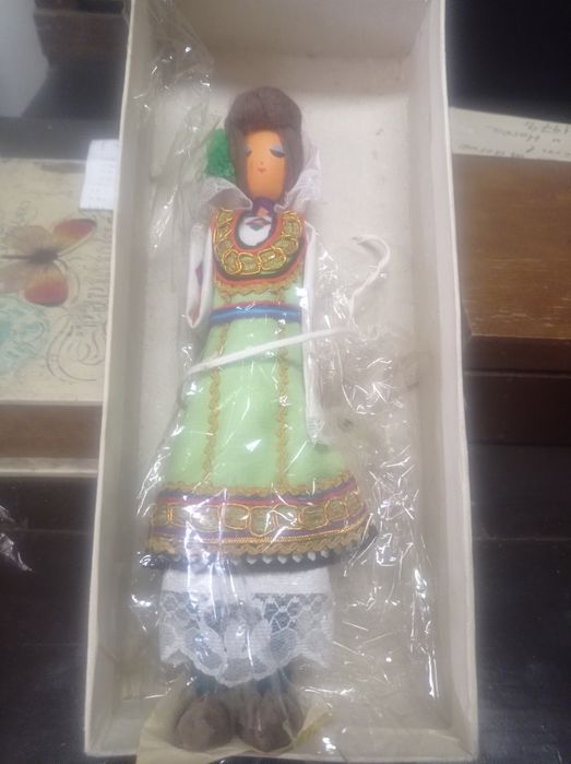 Стара кукла чисто нова