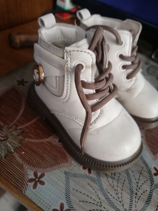 Продам обувь детскую