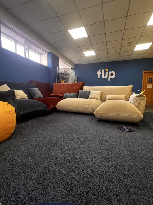 Большой удобный диван