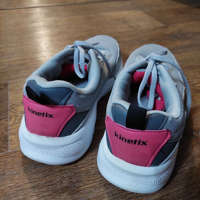 Продам кроссовки 40р