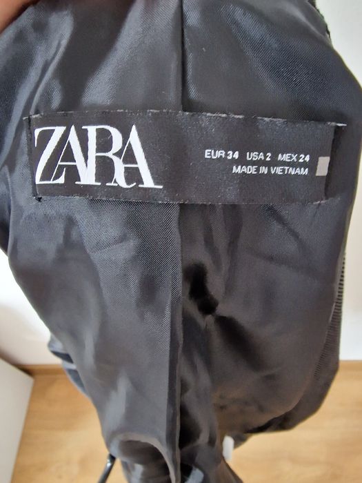 Sacou negru cu mici modele albe