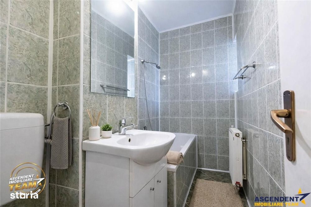 FILM:Apartament cu 4 camere,2 bai,2 balcoane,2 garaje,Targu Secuiesc,C