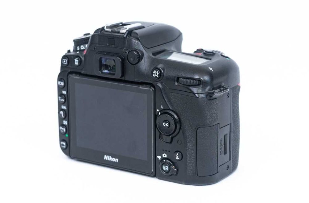 Nikon D7500 - BODY - Aparat foto DSLR - 112.000 de cadre
