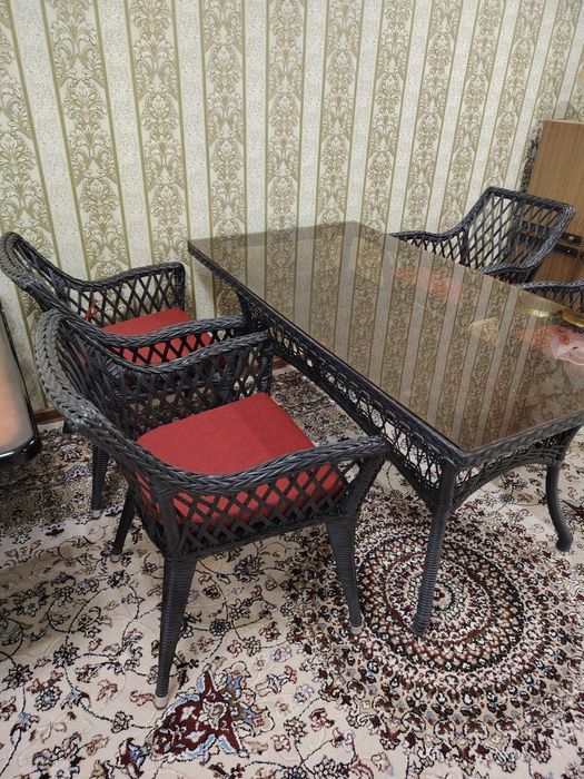 Фирма чинар. Комплект  1 стол 4 кресло. В наличии 10 комплектов.