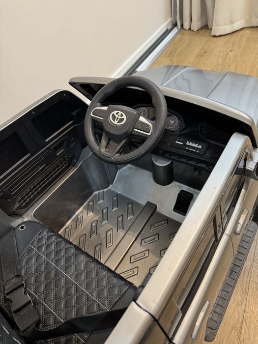 Машина с пультом