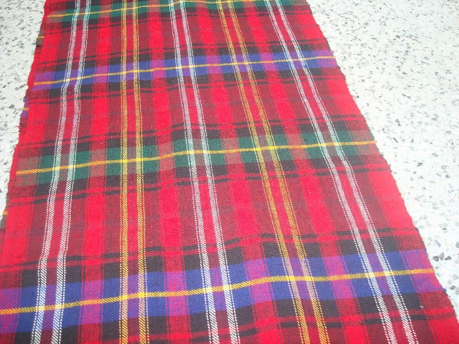 Красив автентичен вълнен пояс и пояс или колан за кръста.