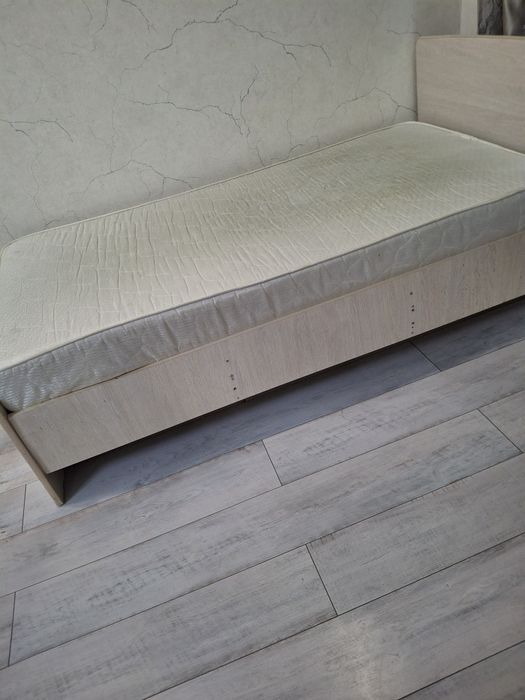 Кровать односпальная