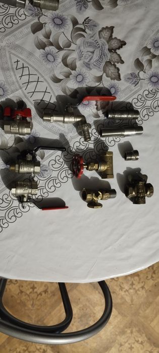 Продам сантехнические краны