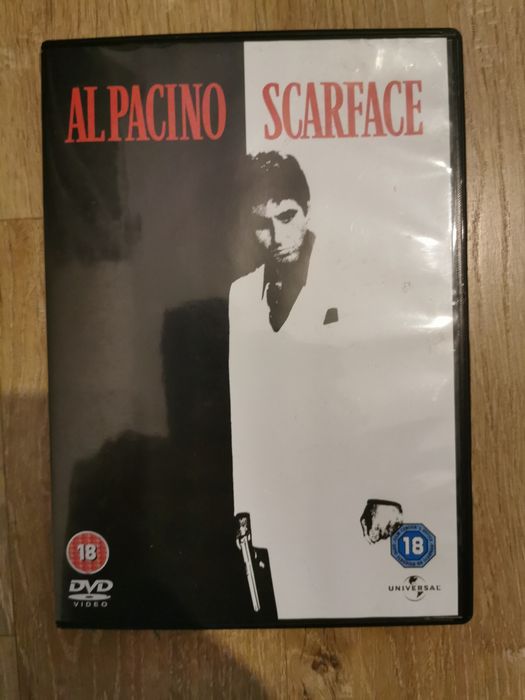 Vând cd-uri originale cu filme bune