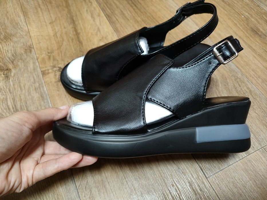 Босоножки женские