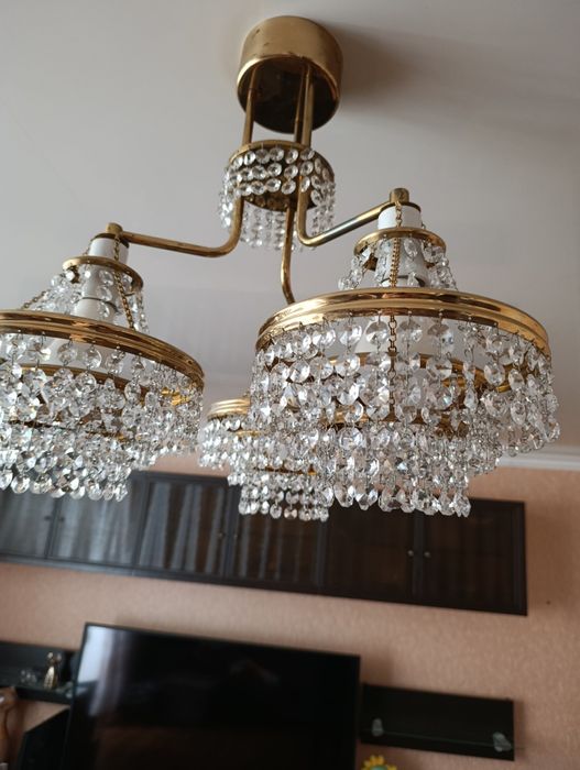 Продам хрустальную люстру