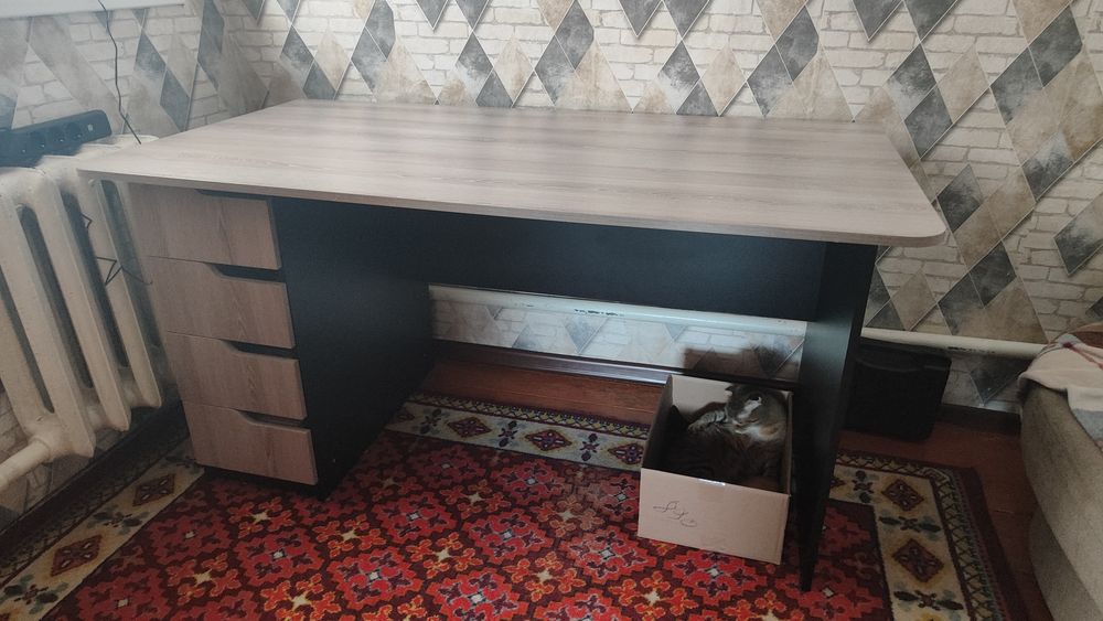 Стол письменный продам