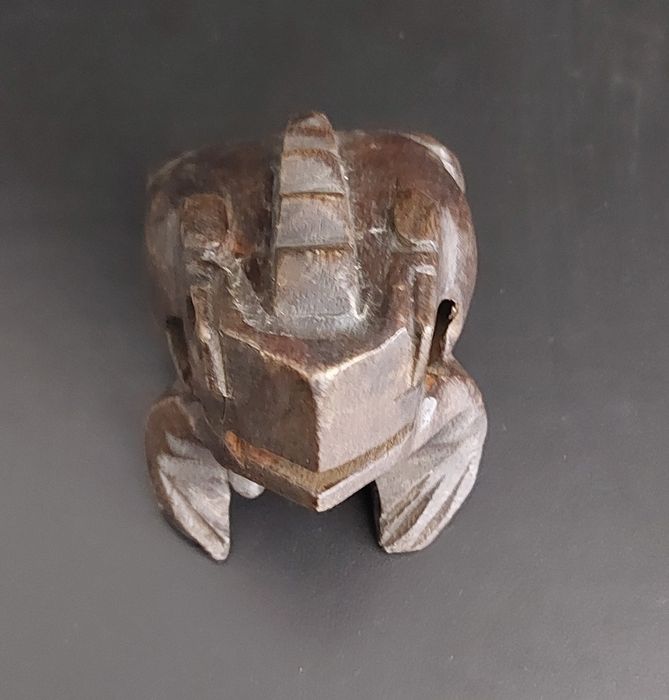 Ръчно изработени дървени фигурки