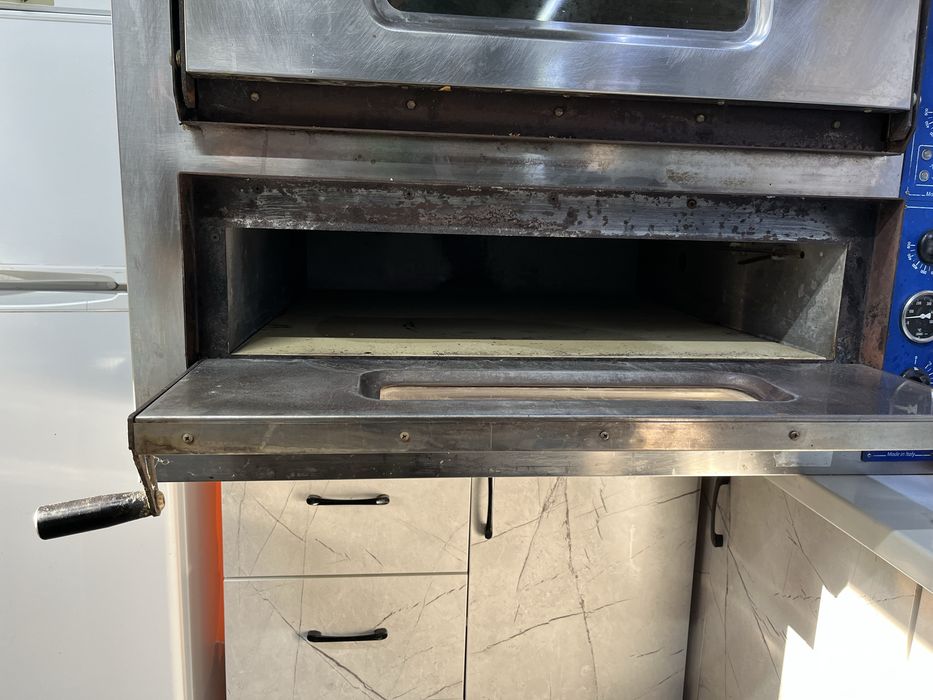 Продается пицца печь производитель Италия