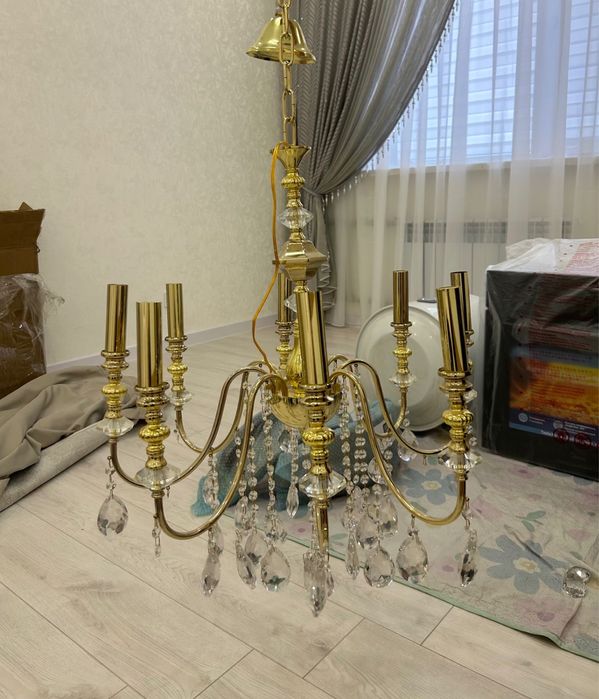 Диван, шкаф, кілем, унитаз, люстра сатылады