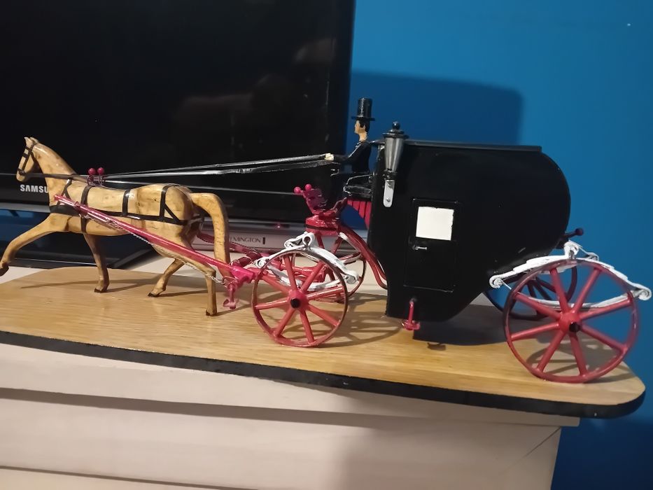 Caleasca cu cal și birjar