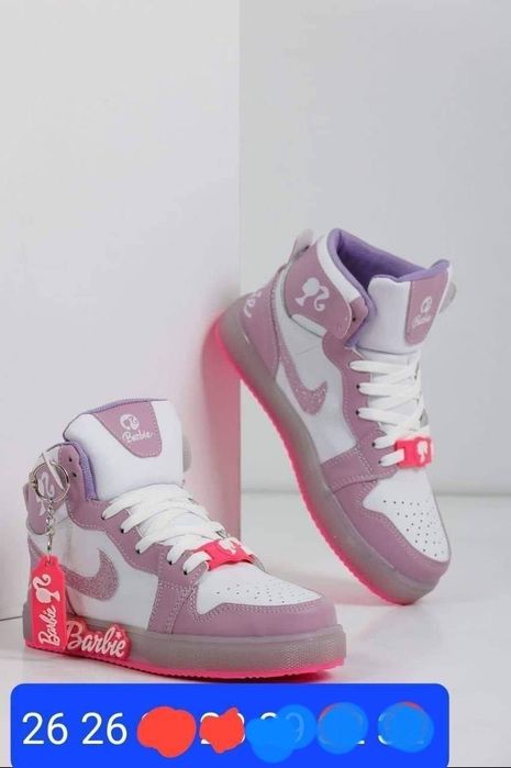 Adidași Barbie superbi