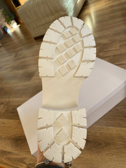 Нови ботуши ABOUT YOU