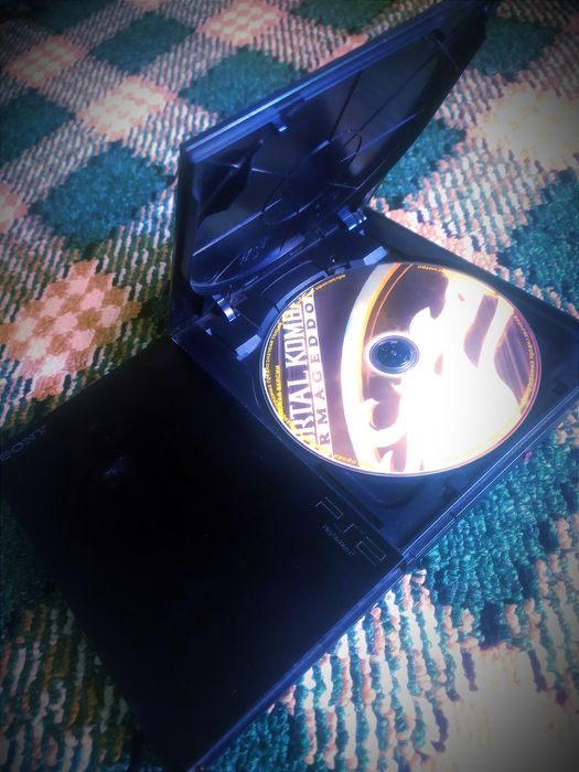 Pley Station 2: XOLATI YAXWI PLUS+1 JOSTIK + Turli xil o'yinlar.