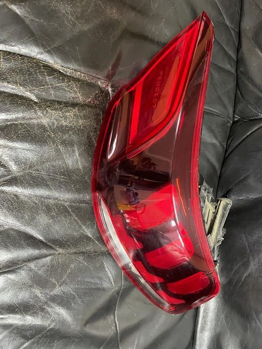lampa stop stanga peugeot 301 2012-2018