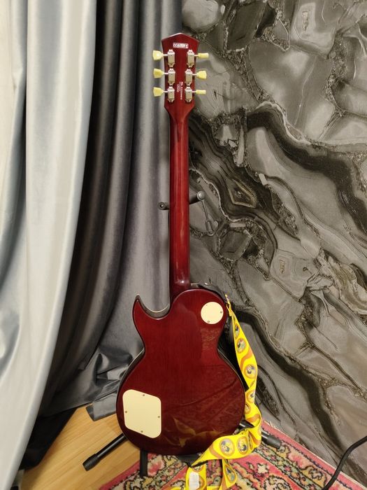 Продам электрогитару