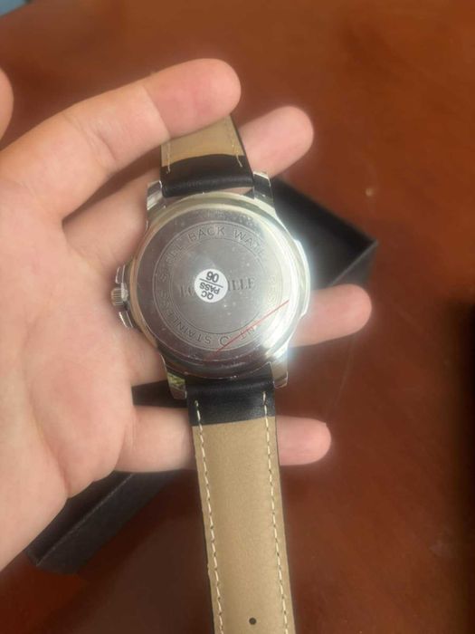 Мъжки часовник LOUISVILLE с каишка от кожа и корпус от алуминий