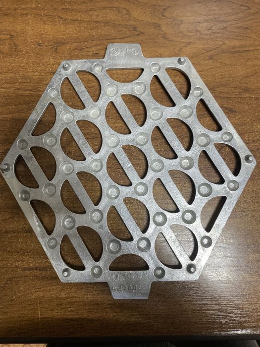 Продам столы , шкаф, вешалку , диван и многое