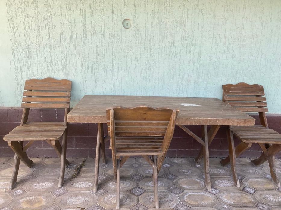 Стол и стулья для двора