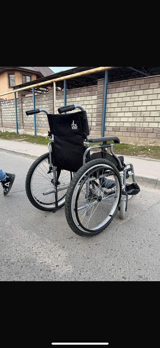 Продам инвалидную коляску