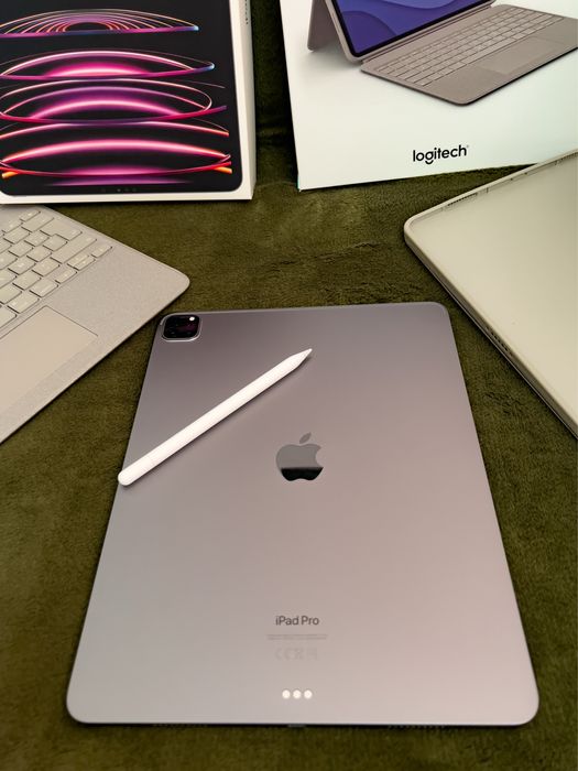 Ipad Pro 12.9 M2 6th gen 128GB Impecabil + Apple Pen USB C +Logitech Combo Touch husa/ tastatura.