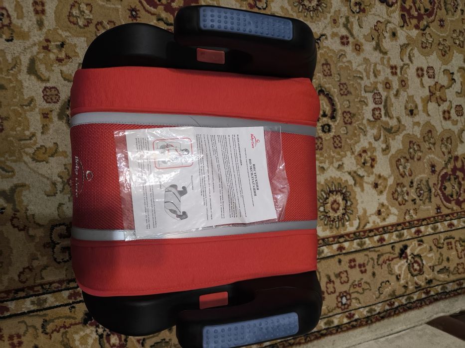 Продам новый бустер (автокресло)