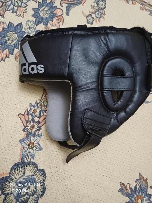 Боксерский шлем, черный