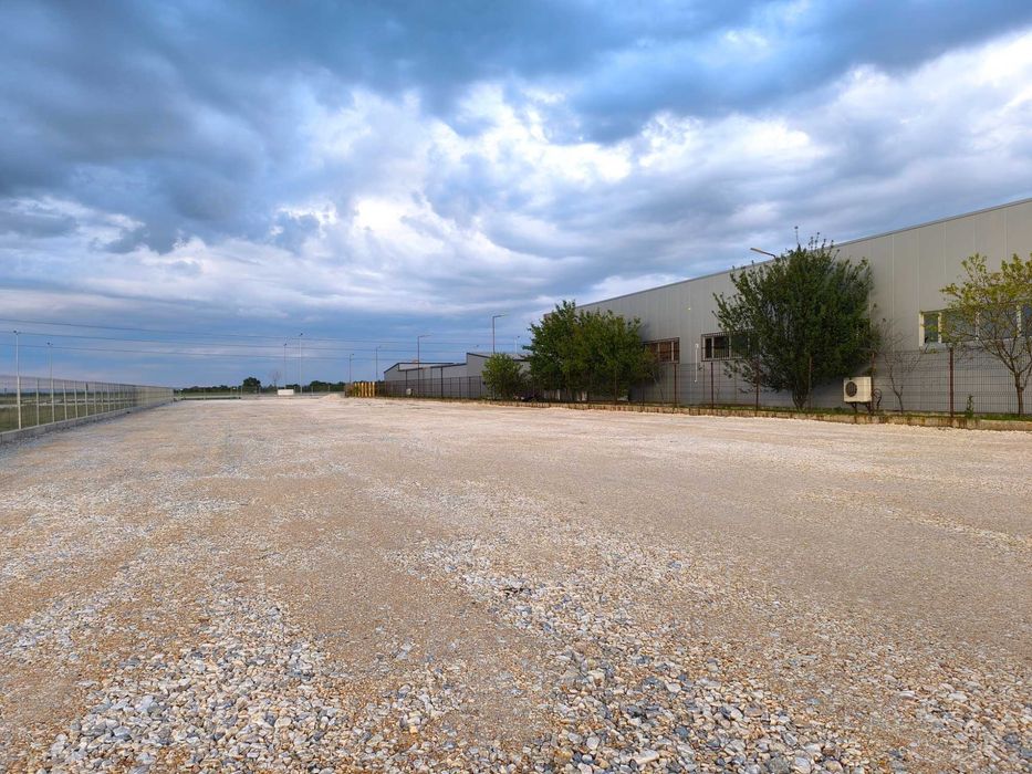 Открит терен под наем